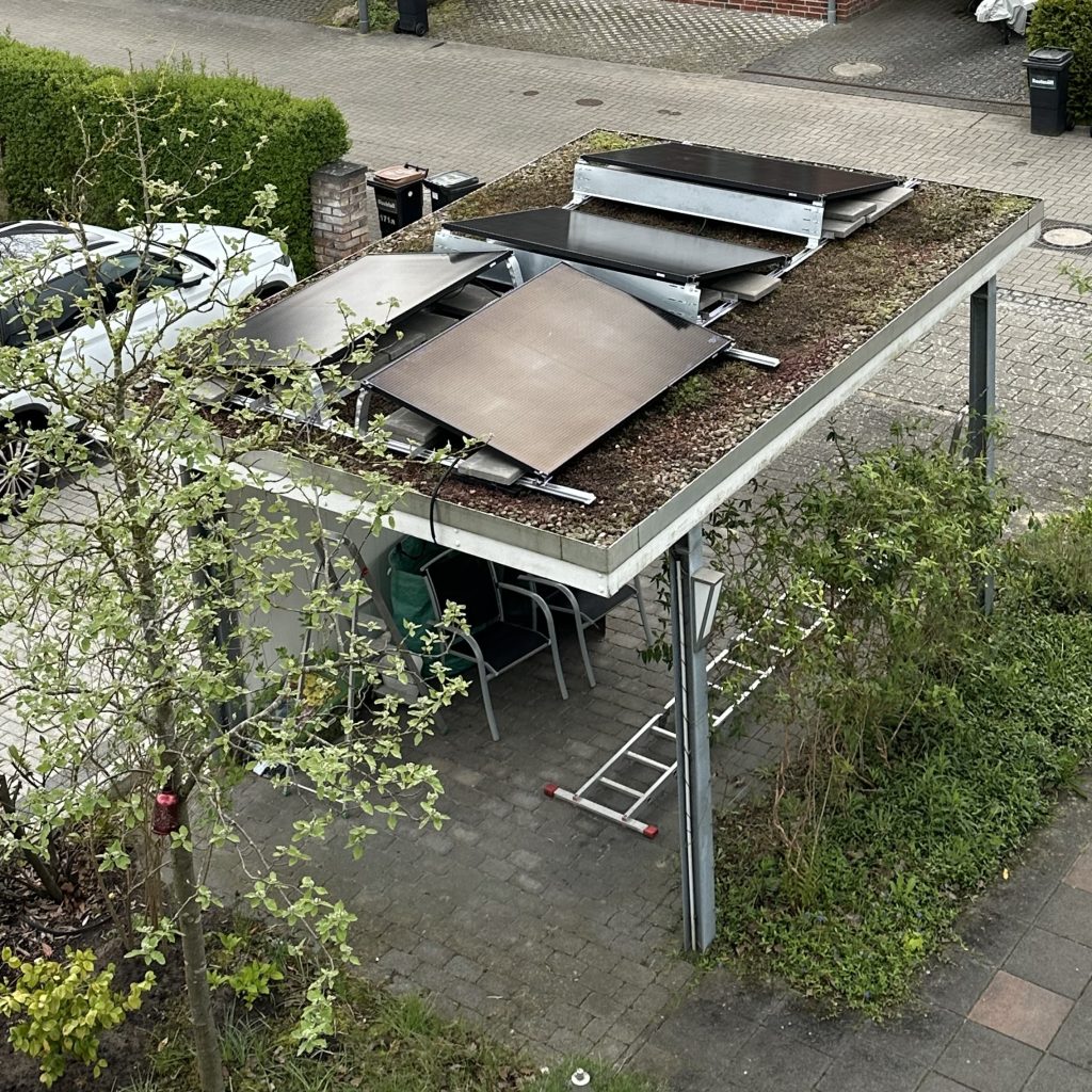Fertiger Carport mit PV-Anlage